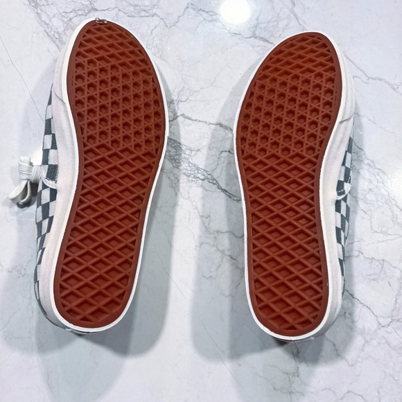 Classic Vans checkerboard platform sneakers in white and gray metallic. - Picture 2 of 3
